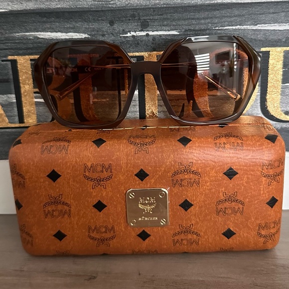 New MCM Sunglasses Women Brown Geometric 60mm - Picture 2 of 7